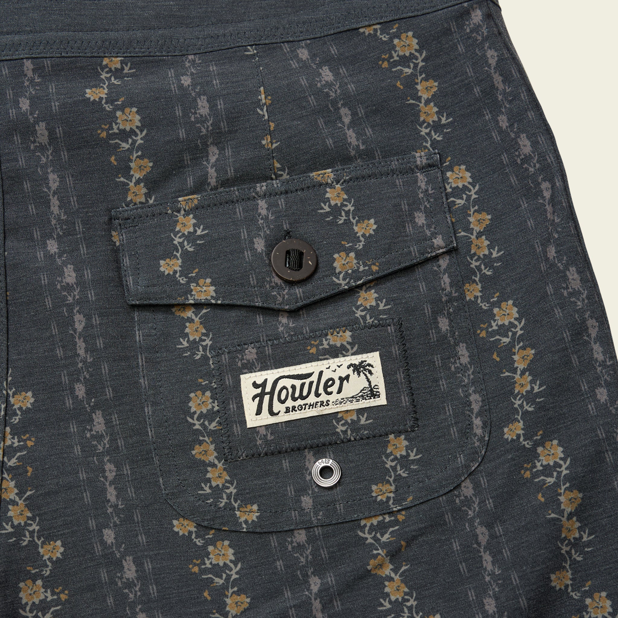 Bruja Boardshorts 18.5" - Hibiscus Ribbons : Antique Black - Image 5