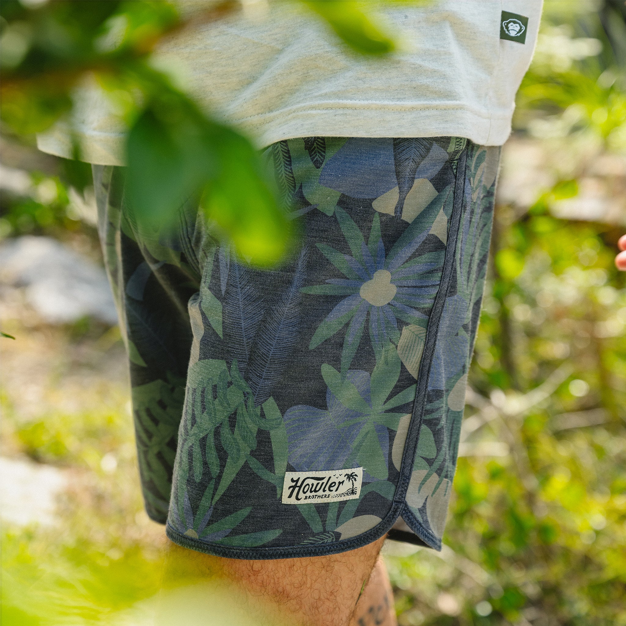 Bruja Boardshorts 18.5" - Tropical Dimension : Antique Black - Image 2