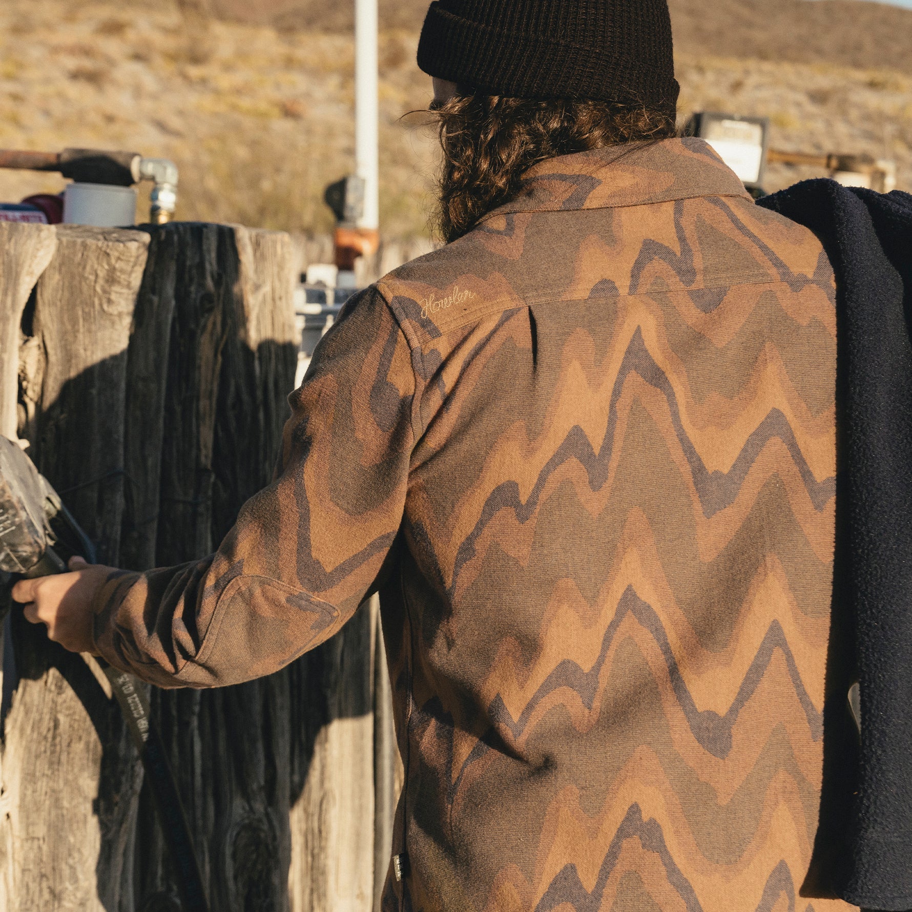 Harker's Flannel - Sediment Jacquard : Camel - Image 8