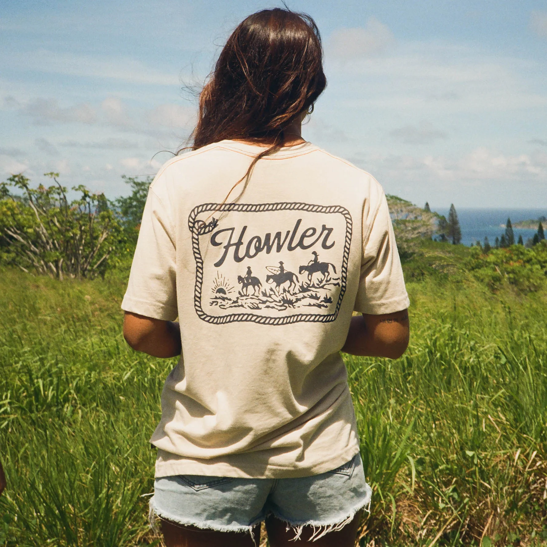 Howler Posse T-Shirt - Sand Heather - Image 6