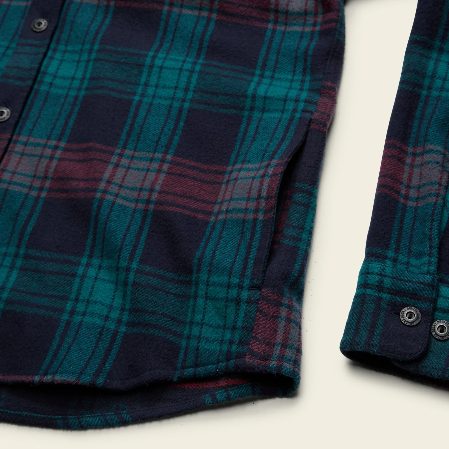 Salvo Hooded Blanket Flannel - Mesa Plaid : Midnight - Image 6